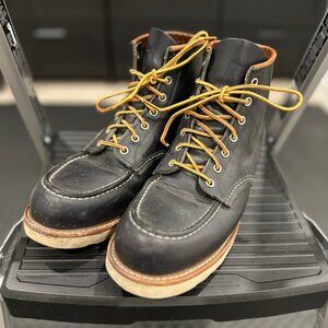 Red Wing Classic Moe Toe Boots in Size 9.5